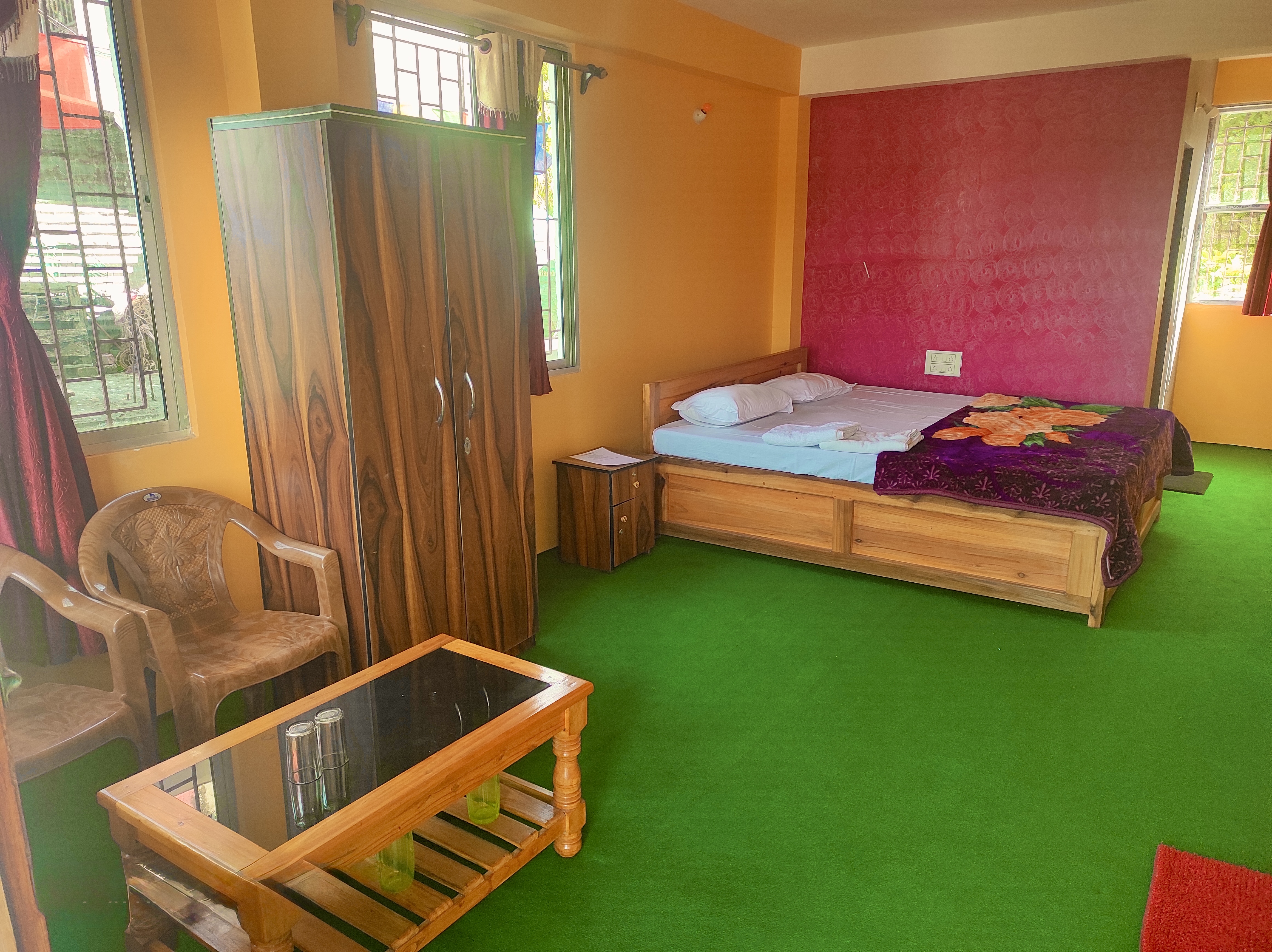Golden Sunview Room